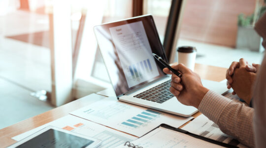 business-people-analyzing-reports