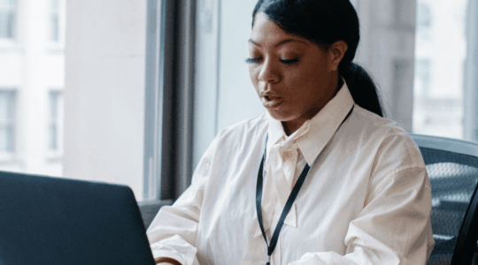 Serious-businesswoman-typing-on-laptop